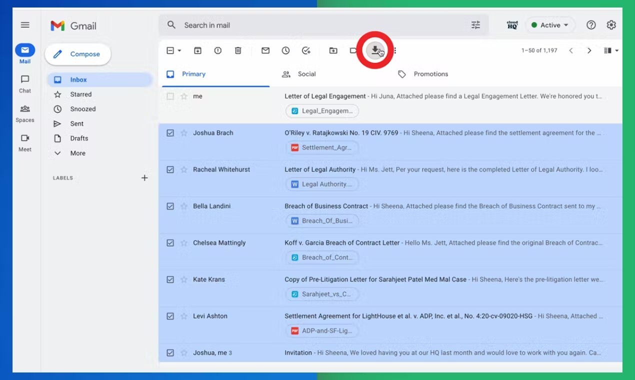 captura de pantalla de una bandeja de entrada de gmail con la flecha de la extensión cloudhq rodeada